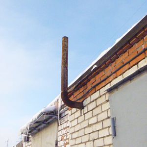 Дымоход имеет два колена. Высота - на улице 1200-1400мм