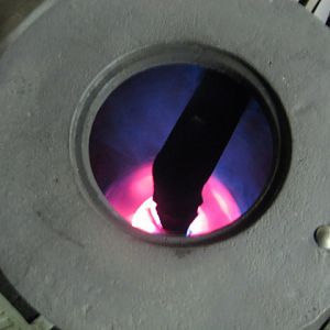 008 Приличное горение без запаха с присутствием голубого свечения.