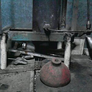 7. углекислотный огнетушитель. срезана только макушка.