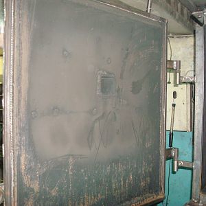 DSC03032 Дверца второго этажа , служит для чистки внутри кола . Дверца как и все стенки котла является теплообменником.