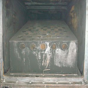 DSC03036 Вставка -теплообменник . Горячие газы прожодят сквозь трубы с первого на второй этаж под углом 60 градусов к вертикали.