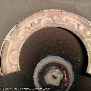 очень влияет дымоход поставил отбойник